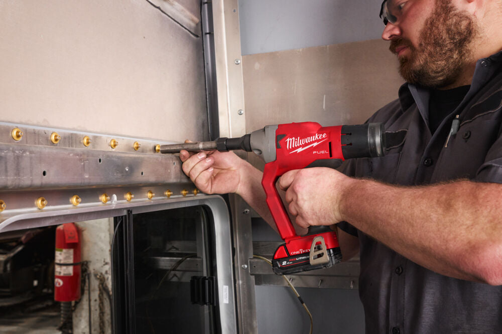 Milwaukee M18 ONEFLT-502X - Pistola per bulloni a strappo HUCK a batteria 18V - 2 x 18 V