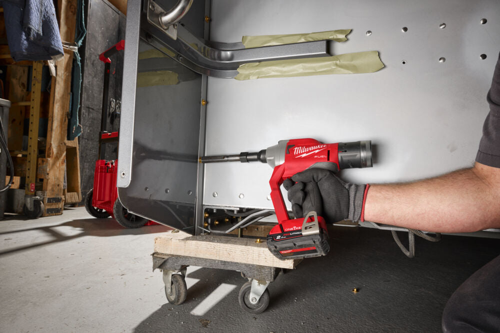 Milwaukee M18 ONEFLT-502X - Pistola per bulloni a strappo HUCK a batteria 18V - 2 x 18 V
