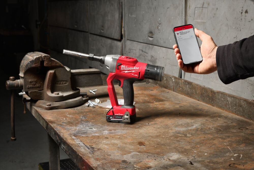 Milwaukee M18 ONEFLT-502X - Pistola per bulloni a strappo HUCK a batteria 18V - 2 x 18 V