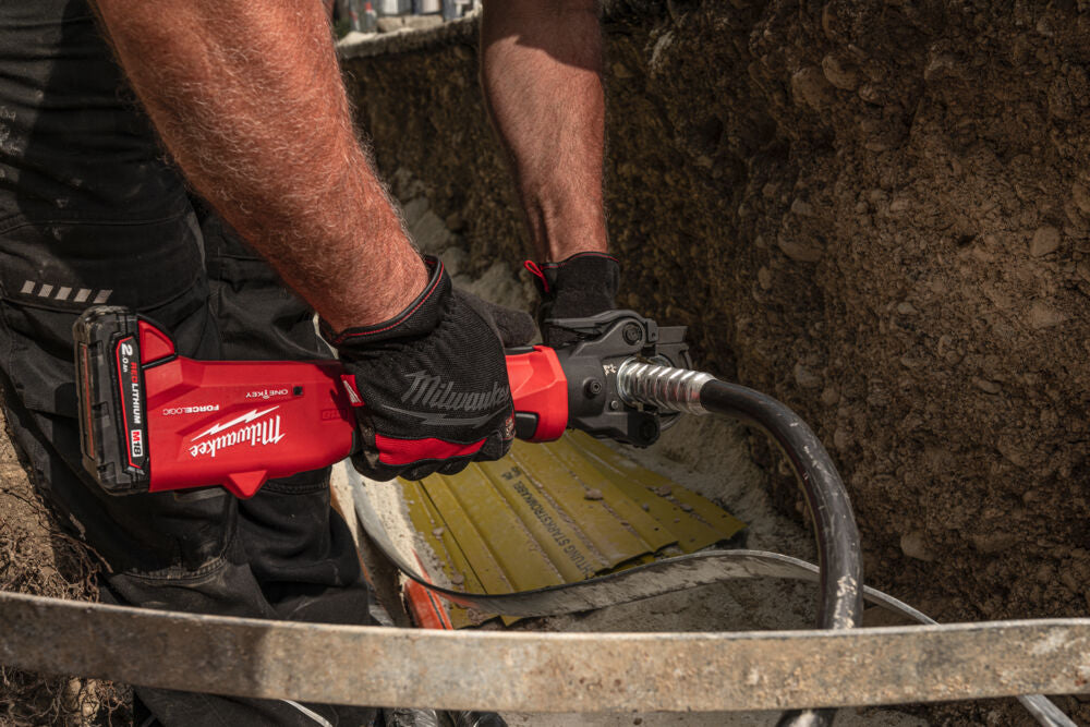 Milwaukee M18 ONEHCCT60-202C - Crimpatrice idraulica a batteria M18 Force Logic 60 KN - 2 batterie 2Ah