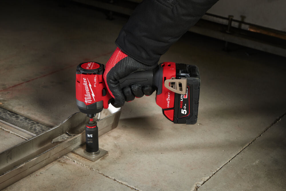 Milwaukee M18 ONEID3-502X - Avvitatore a impulsi a batteria 18V, ONE-KEY - 2 x 5Ah 