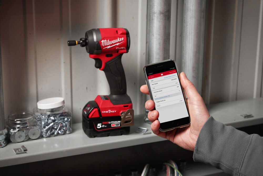 Milwaukee M18 ONEID3-502X - Avvitatore a impulsi a batteria 18V, ONE-KEY - 2 x 5Ah 