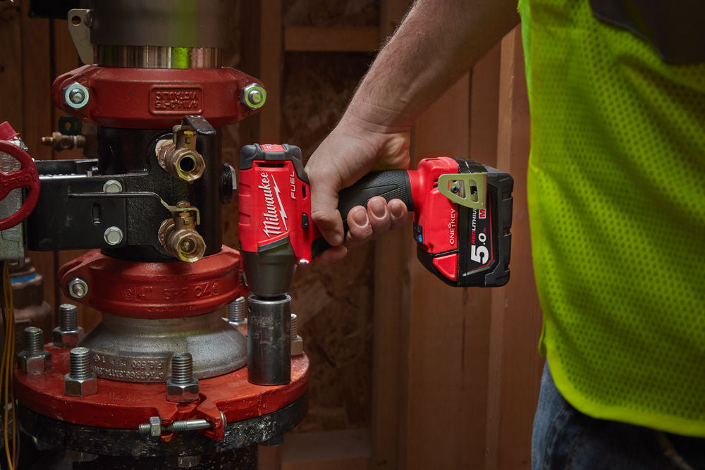 Milwaukee M18 ONEIWP12-502X - Avvitatore a impulsi 18 Volt 1/2" 5,0Ah FUEL ONE KEY - 2 x 5Ah