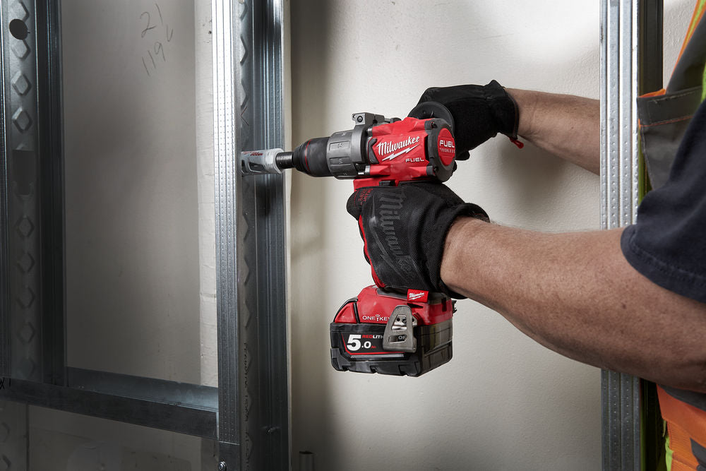 Milwaukee M18 ONEPD2-502X - Trapano battente 18 Volt 5,0Ah Tecnologia FUEL ONE KEY valigetta HeavyDuty