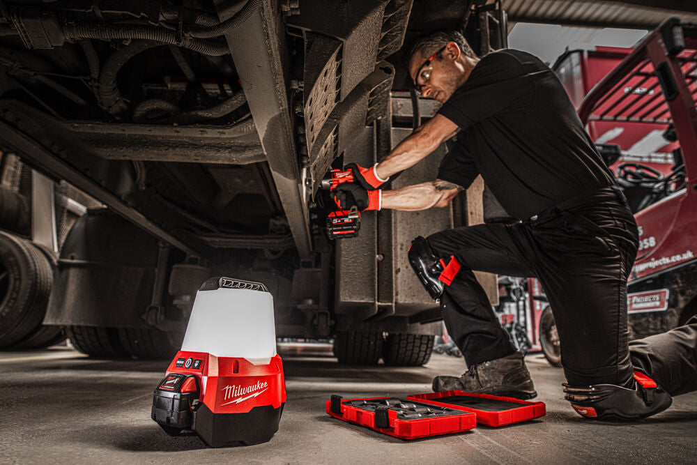 Milwaukee M18 TAL - Faro led 360° a batteria 18V, solo corpo  