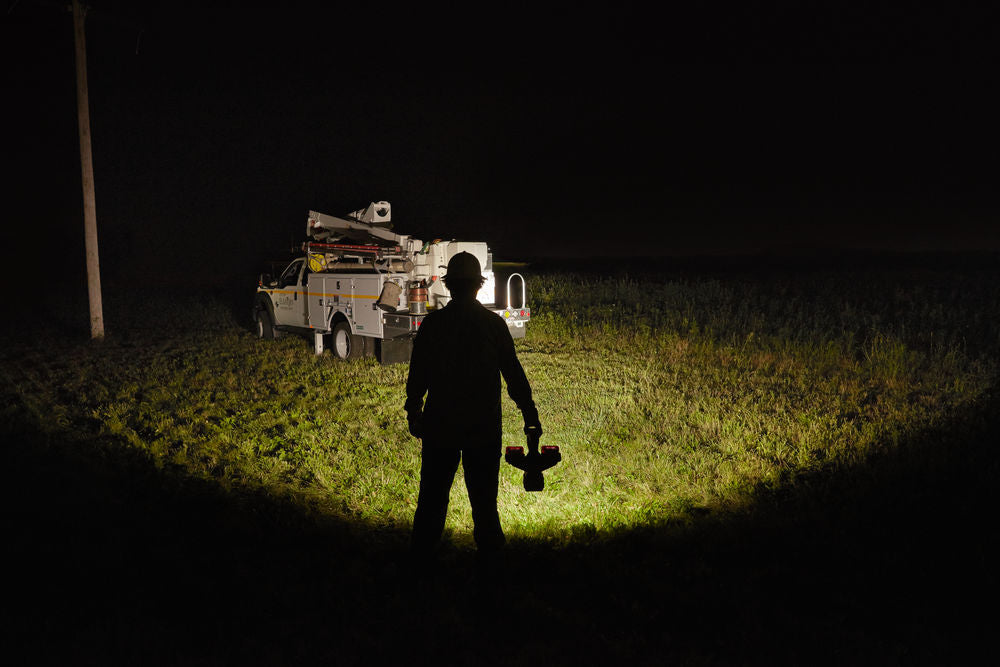 Milwaukee M18 UBL-0 - Lampada led doppia testa orientabile li-ion 18V, solo corpo