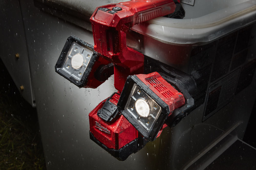 Milwaukee M18 UBL-0 - Lampada led doppia testa orientabile li-ion 18V, solo corpo