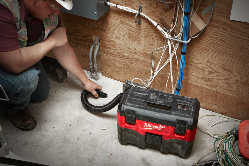 Milwaukee M18 VC-2 - Aspiratore/aspirapolvere a batteria 18V - solo corpo macchina