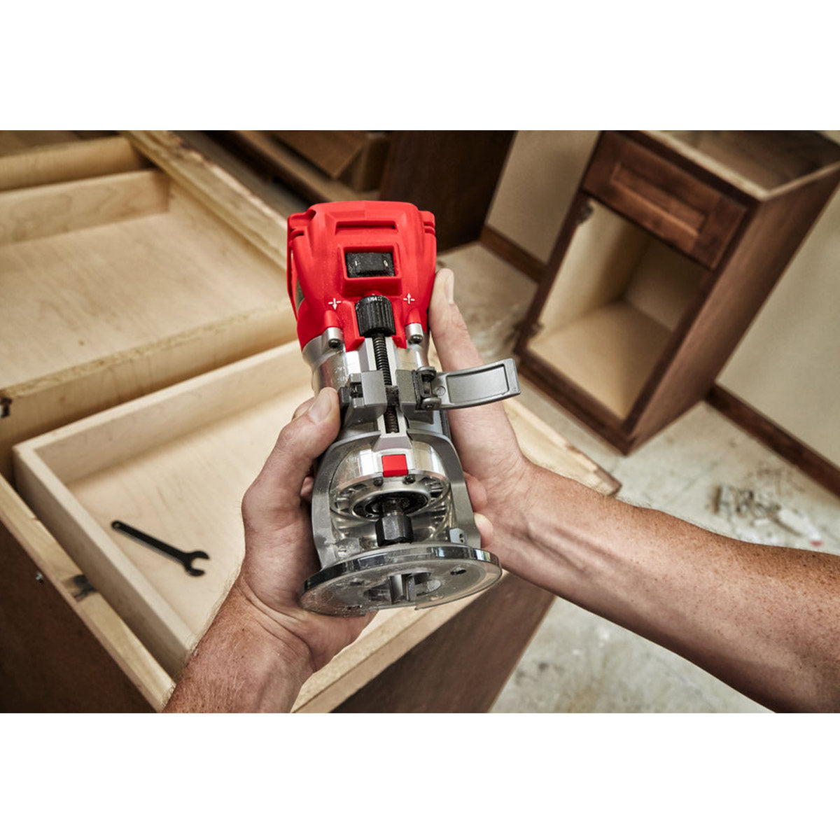 Milwaukee M18FTR8-501X - Fresatrice per legno a batteria M18 Fuel -1 x Batteria 18V 5Ah + Caricabatterie