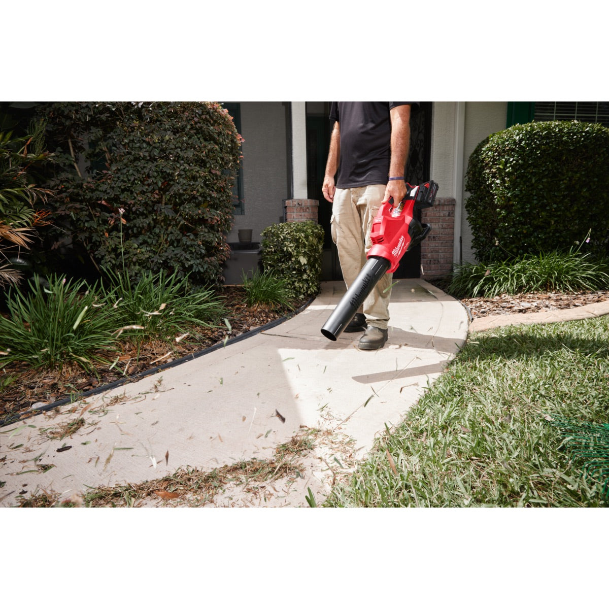 Milwaukee M18 F2BL-802 - Soffiatore a doppia batteria 18V - 2 batterie da 8Ah Forge