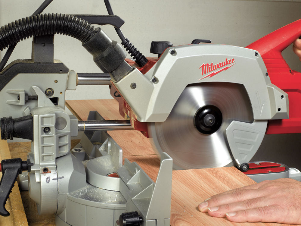 Milwaukee MS 16 SB - Troncatrice radiale per legno con lama da 216MM