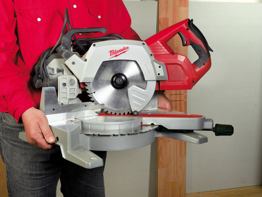 Milwaukee MS 16 SB - Troncatrice radiale per legno con lama da 216MM