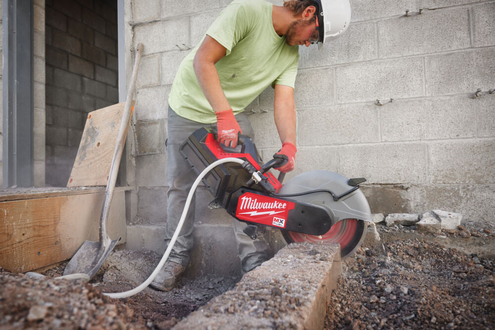 Milwaukee MXF COS350G2-802 - Troncatrice 350 mm a batteria MXF FUEL  2" generazione - 2 batterie 8Ah 