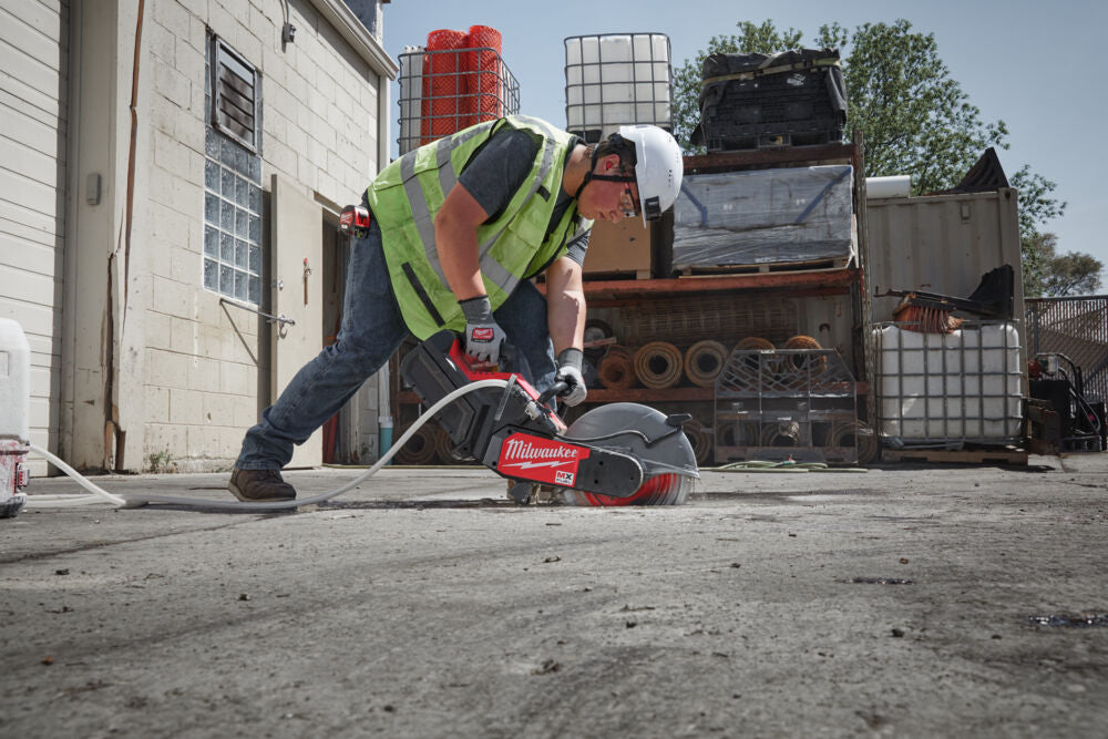 Milwaukee MXF COS350G2-802 - Troncatrice 350 mm a batteria MXF FUEL  2" generazione - 2 batterie 8Ah 