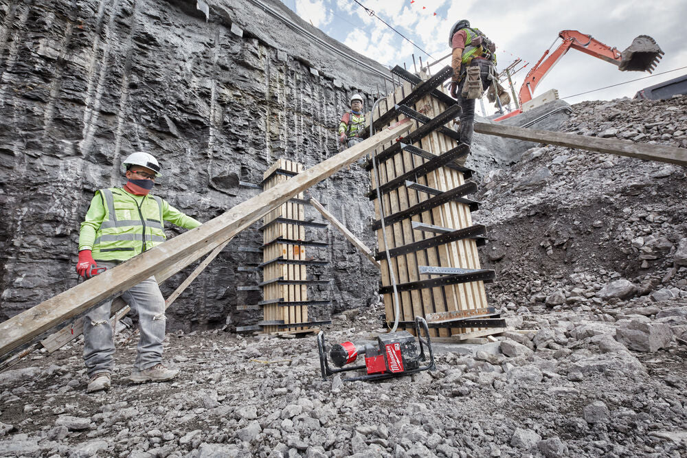 Milwaukee MXF CVBPKIT-602 - Vibratore per calcestruzzo a zaino, con ago vibrante