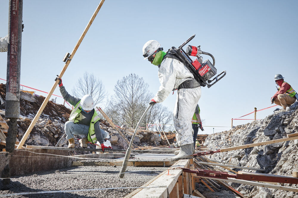 Milwaukee MXF CVBP-0 - Vibratore per calcestruzzo a zaino MX FUEL - solo corpo