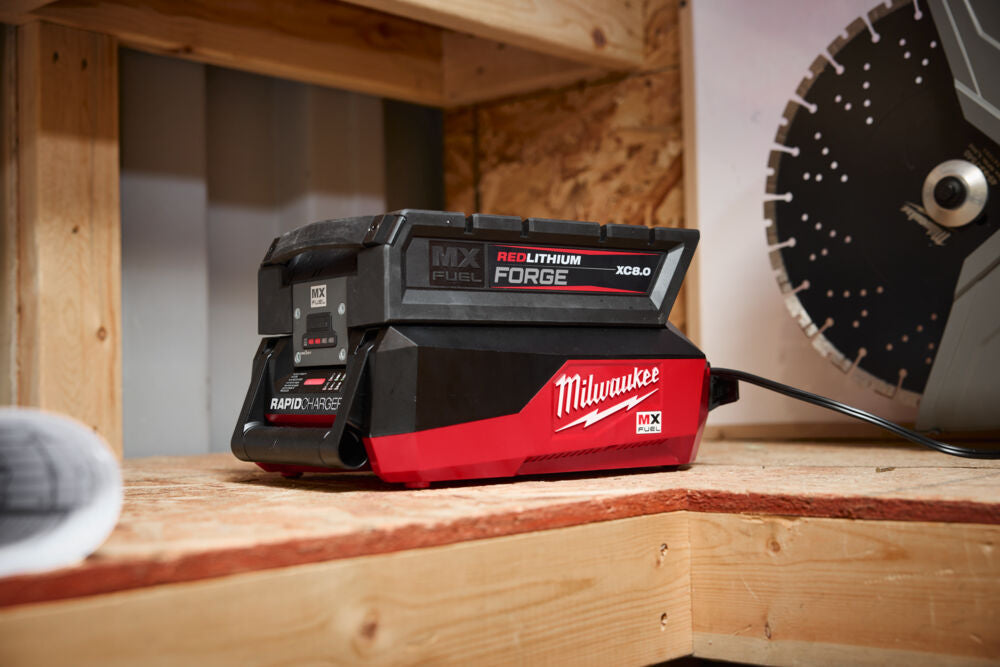 Milwaukee MXF FC - Caricabatterie RAPIDO per batterie del sistema MX FUEL 