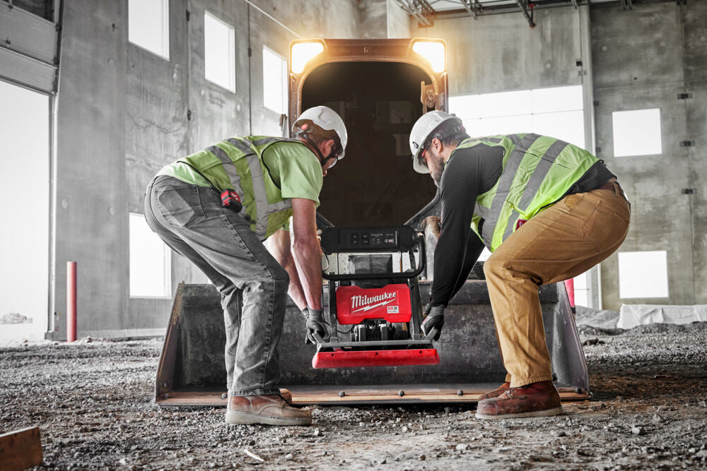 Milwaukee MXF PC50-122 - Piastra vibrante compattatore a batteria MXF - 2 x batteria HD812 + Caricabatterie MXF SC