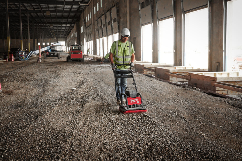 Milwaukee MXF PC50-122 - Piastra vibrante compattatore a batteria MXF - 2 x batteria HD812 + Caricabatterie MXF SC