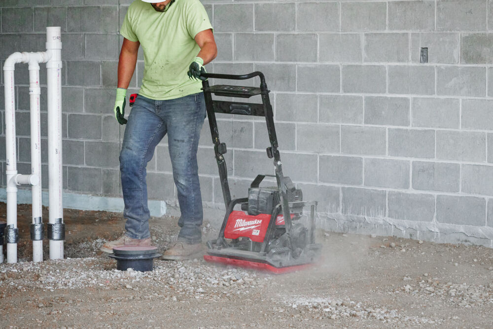 Milwaukee MXF PC50-122 - Piastra vibrante compattatore a batteria MXF - 2 x batteria HD812 + Caricabatterie MXF SC