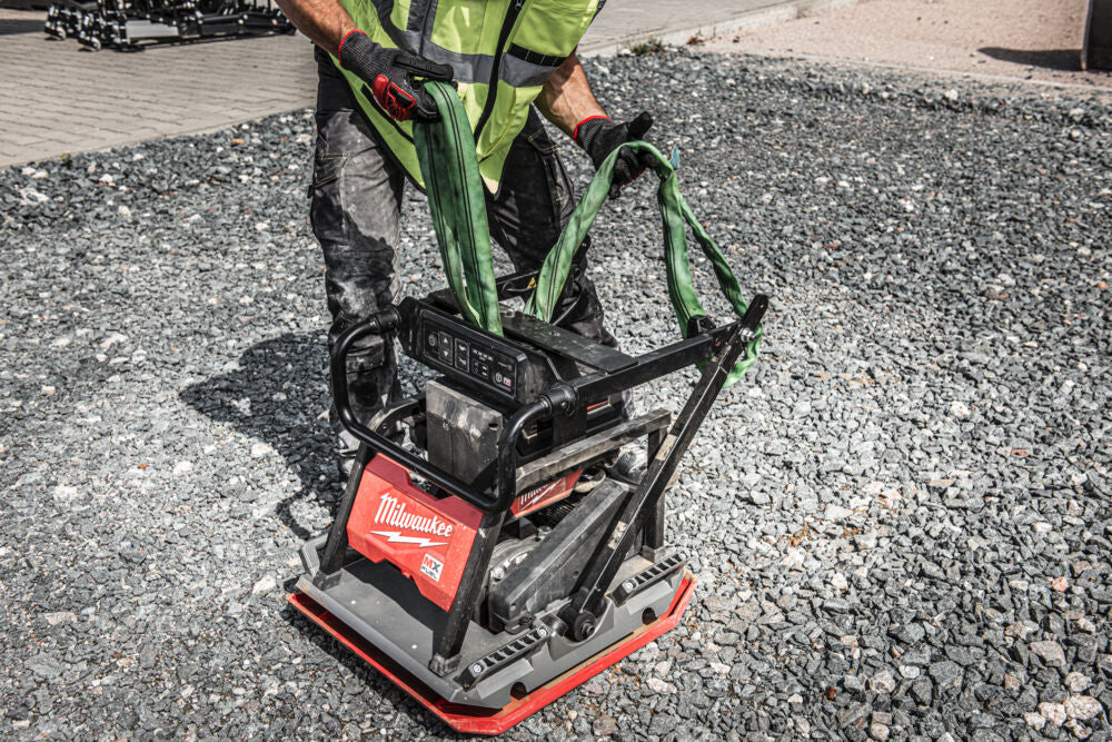 Milwaukee MXF PC50-122 - Piastra vibrante compattatore a batteria MXF - 2 x batteria HD812 + Caricabatterie MXF SC