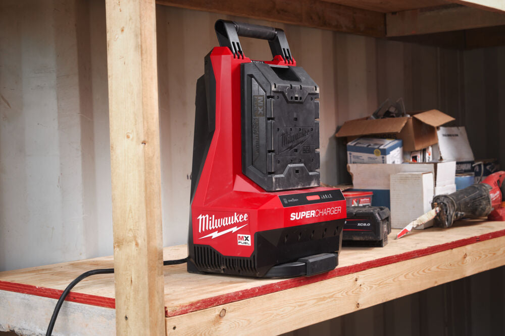 Milwaukee MXF SC - Caricabatterie SUPER RAPIDO per batterie del sistema MF FUEL