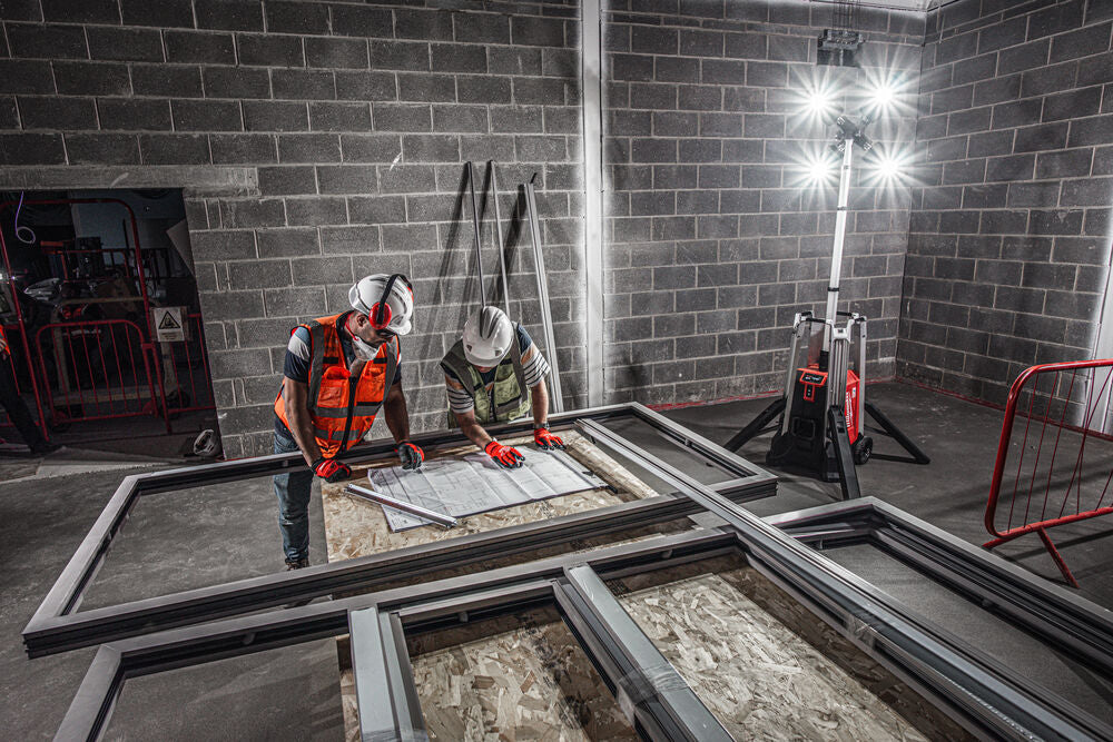 Milwaukee MXF TL-601 - Torre faro a batteria MX Fuel - 27000 lumen