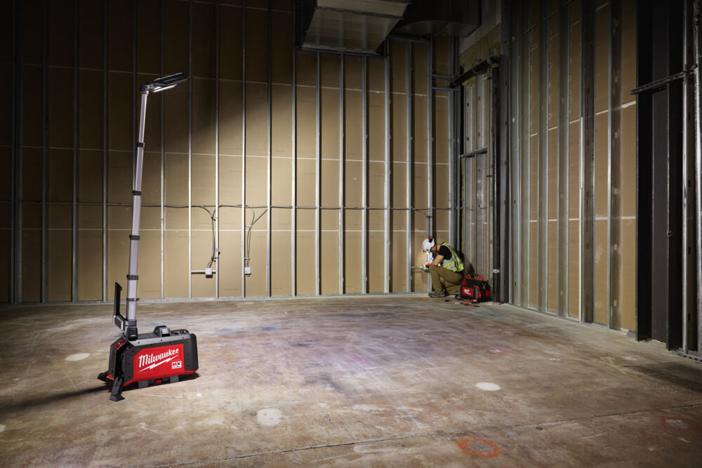 Milwaukee MXF TLIC-601 - Torre faro compatta MX FUEL Packout Batteria/Corrente - 1 batteria MXF 6Ah 