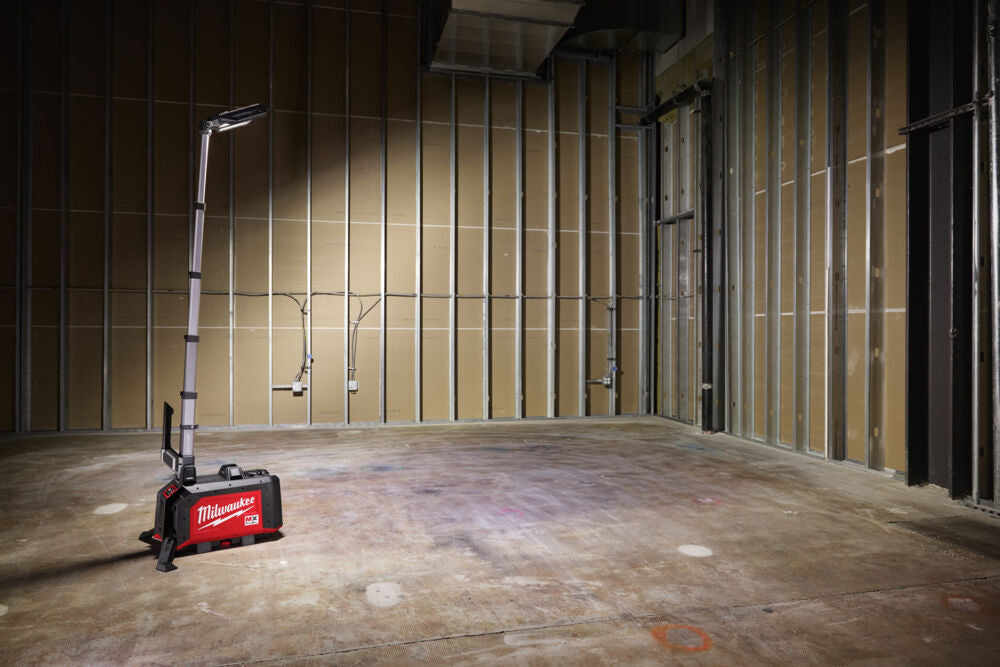 Milwaukee MXF TLIC-601 - Torre faro compatta MX FUEL Packout Batteria/Corrente - 1 batteria MXF 6Ah 