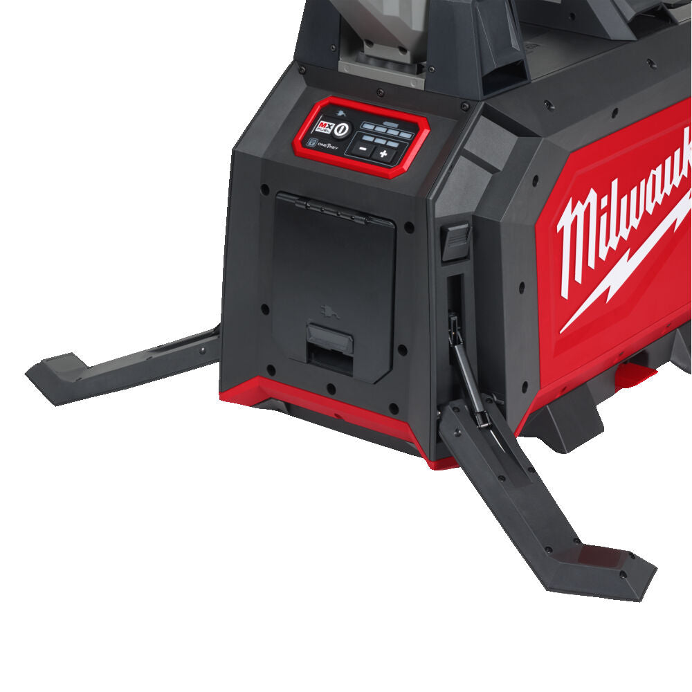 Milwaukee MXF TLIC-601 - Torre faro compatta MX FUEL Packout Batteria/Corrente - 1 batteria MXF 6Ah 