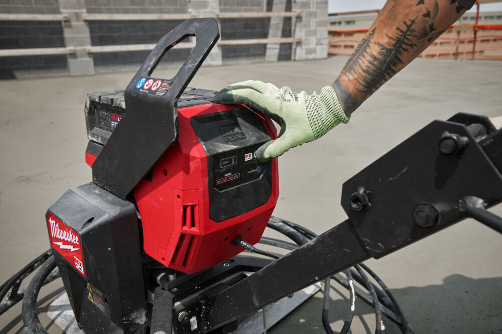 Milwaukee MXF WBT90-122 - Frattazzatrice a batteria MX FUEL 900 mm - 2 batterie MXF HD812