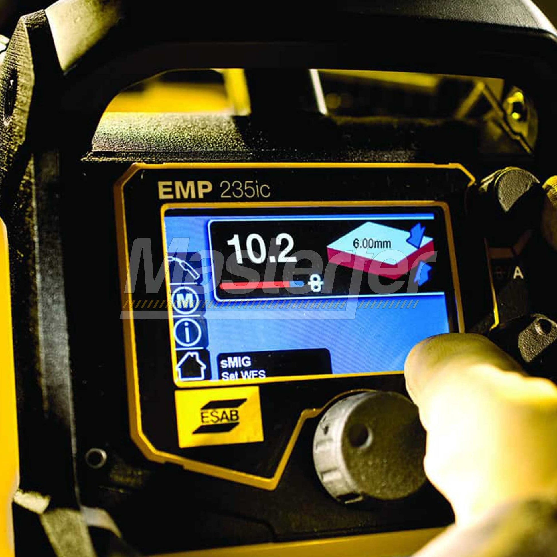 Esab Rebel EMP 205ic - Saldatrice Multiprocesso AC-DC (MMA, MIG/MAG, TIG) display in utilizzo