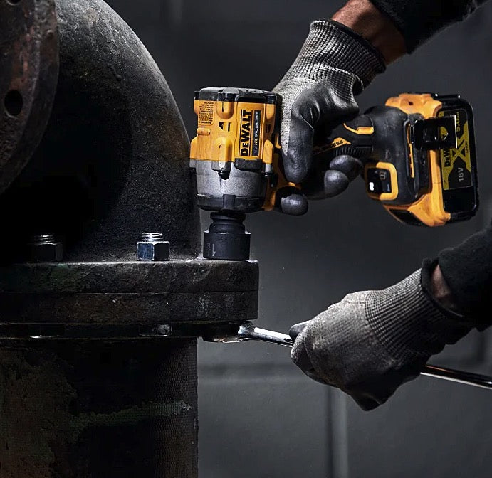 Dewalt DCF922P2T-QW - Avvitatore ad impulsi compatto 18V, attacco da 1/2", 2 x 5Ah