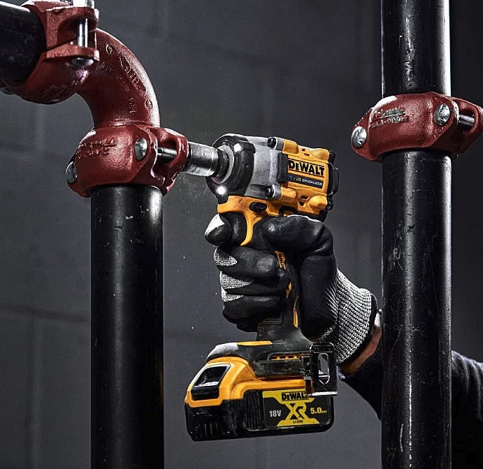 Dewalt DCF922P2T-QW - Avvitatore ad impulsi compatto 18V, attacco da 1/2", 2 x 5Ah