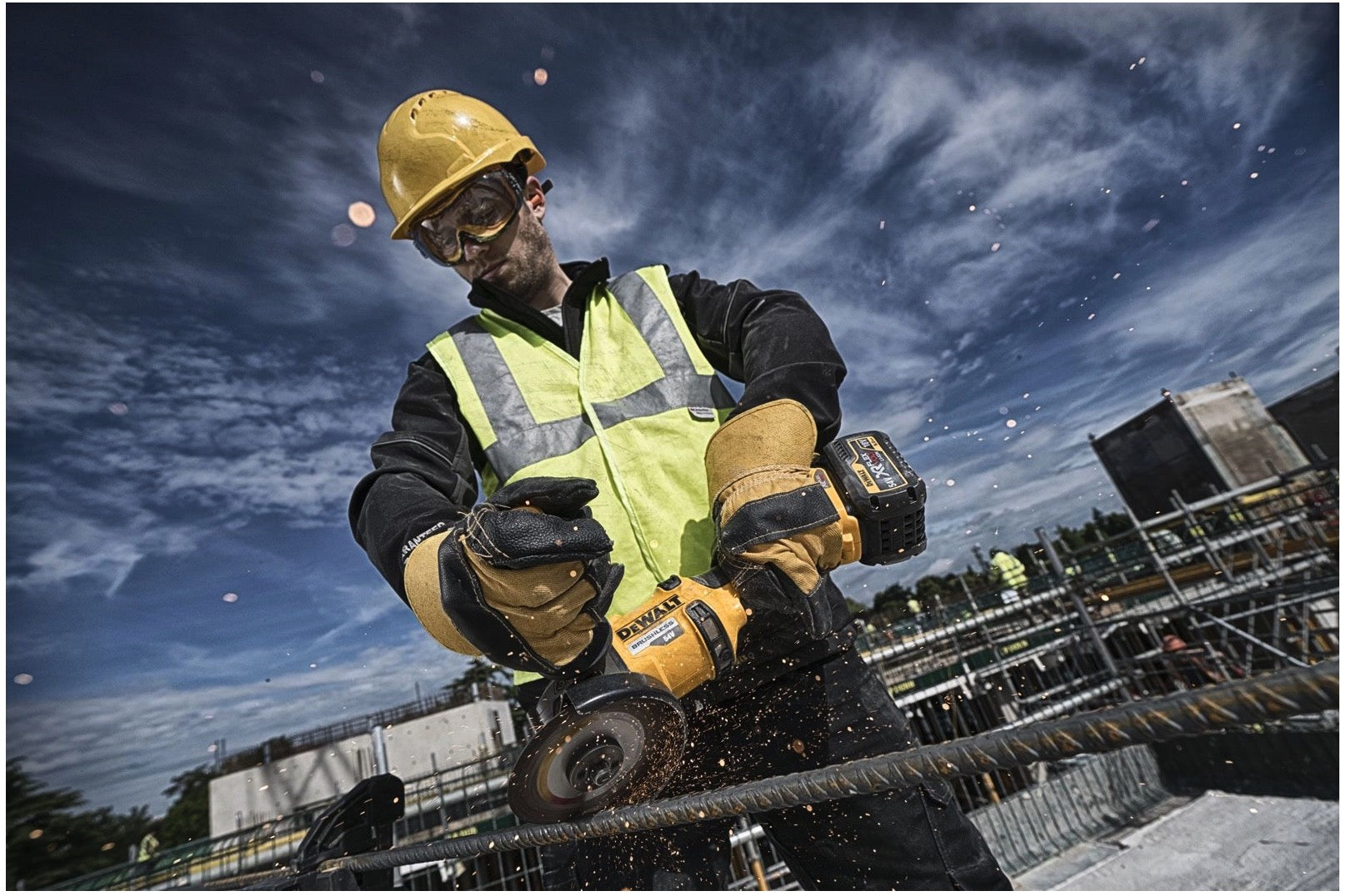 Smerigliatrice DCG414