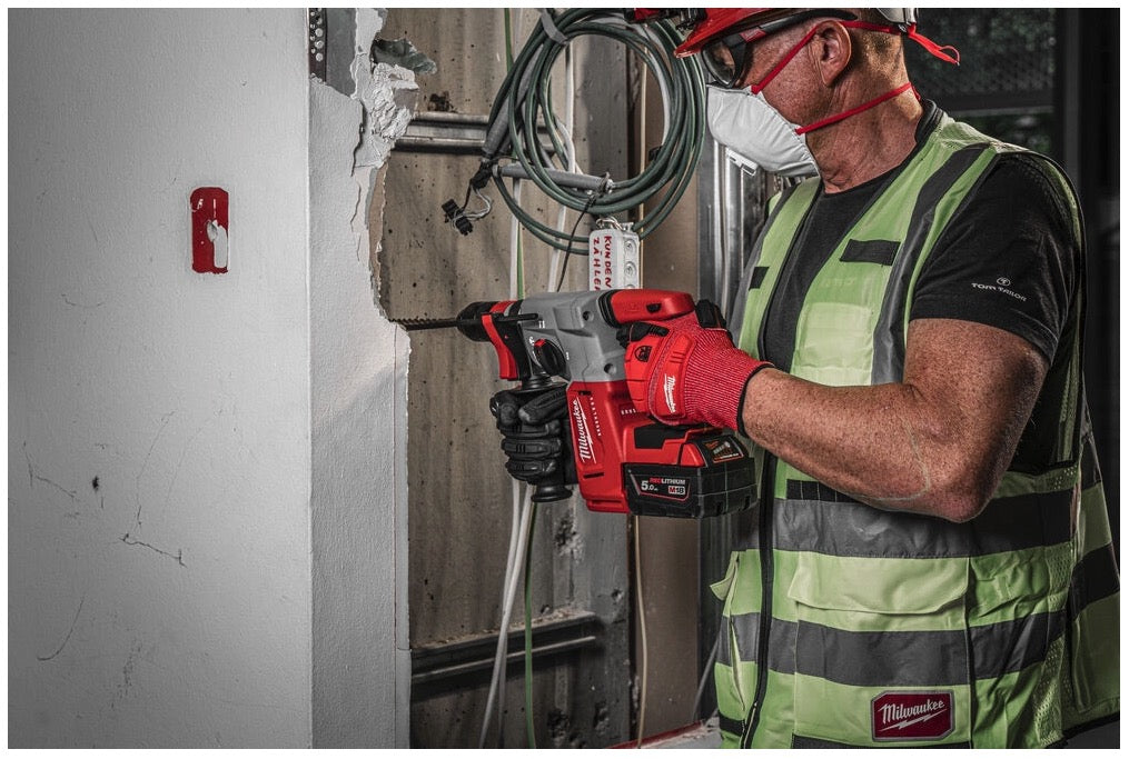 Kit Milwaukee M18FPP2E-953X 18V Tassellatore BLHX + Smerigliatrice FSAG125X - 2 Batterie da 5Ah + 1 da 8Ah 