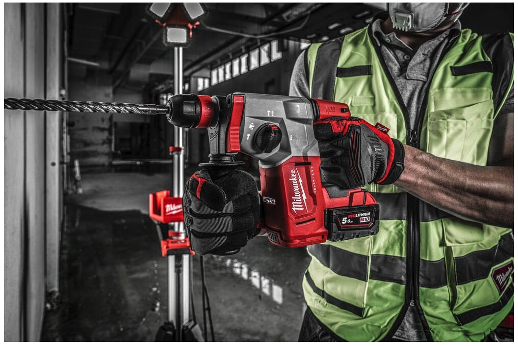 Kit Milwaukee M18FPP2E-953X 18V Tassellatore BLHX + Smerigliatrice FSAG125X - 2 Batterie da 5Ah + 1 da 8Ah 