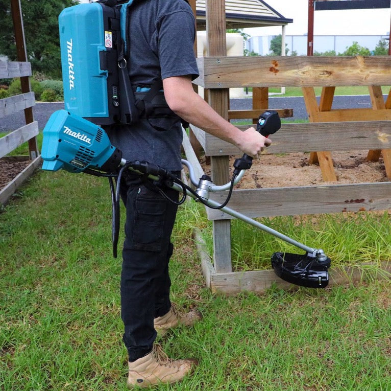 Makita UR101CZ - Decespugliatore a batteria 18v-18v