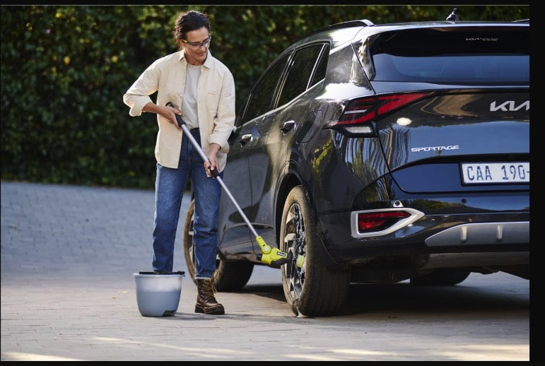 Ryobi RTS4-120G - Kit Spazzola telescopica a batteria USB Lithium (1x 2.0Ah)