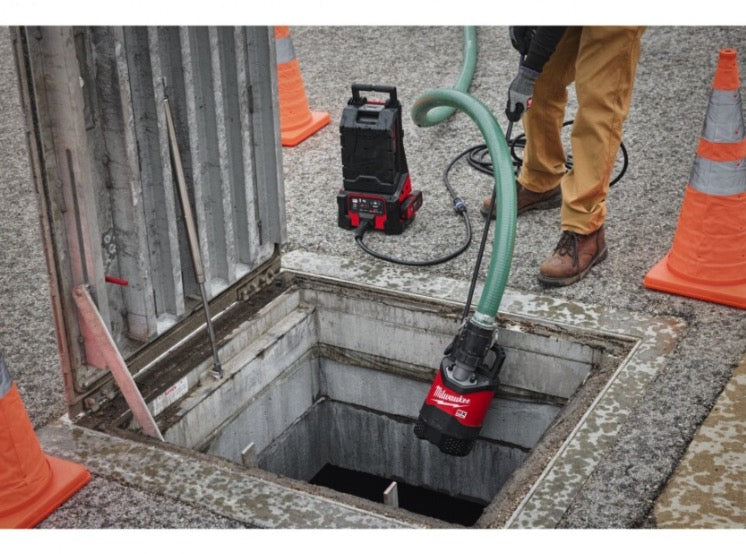 Milwaukee MXF SMP2-802 - Pompa sommergibile a batteria MXF FUEL - 2 batterie MXF XC608 8Ah