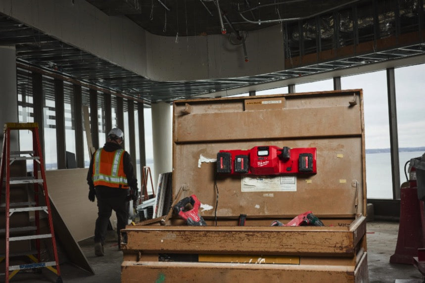 Milwaukee M12-18 GBC4 - Caricabatterie multiplo M12 M18 