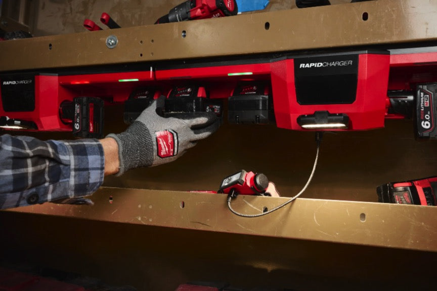 Milwaukee M12-18 GBC4 - Caricabatterie multiplo M12 M18 