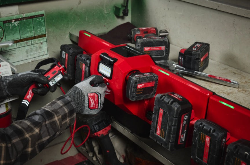 Milwaukee M12-18 GBC4 - Caricabatterie multiplo M12 M18 