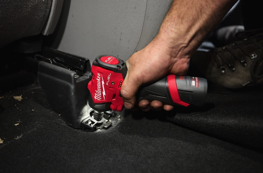 Milwaukee M12 FDGA2-522BA - Mini smerigliatrice angolare 12V FUEL con kit frese - 2,5Ah + 5Ah High Power