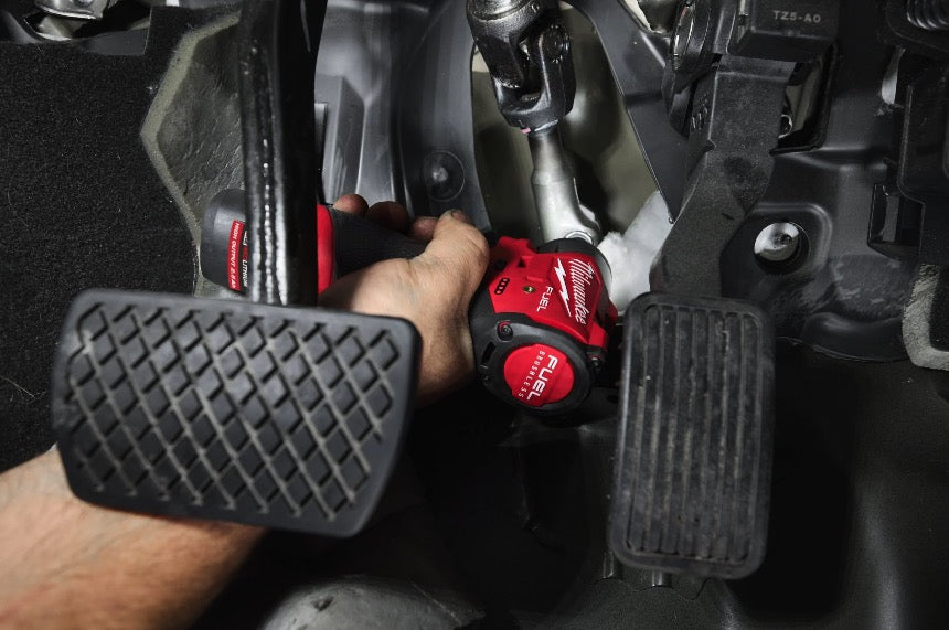 Milwaukee M12 FDGA2-522BA - Mini smerigliatrice angolare 12V FUEL con kit frese - 2,5Ah + 5Ah High Power