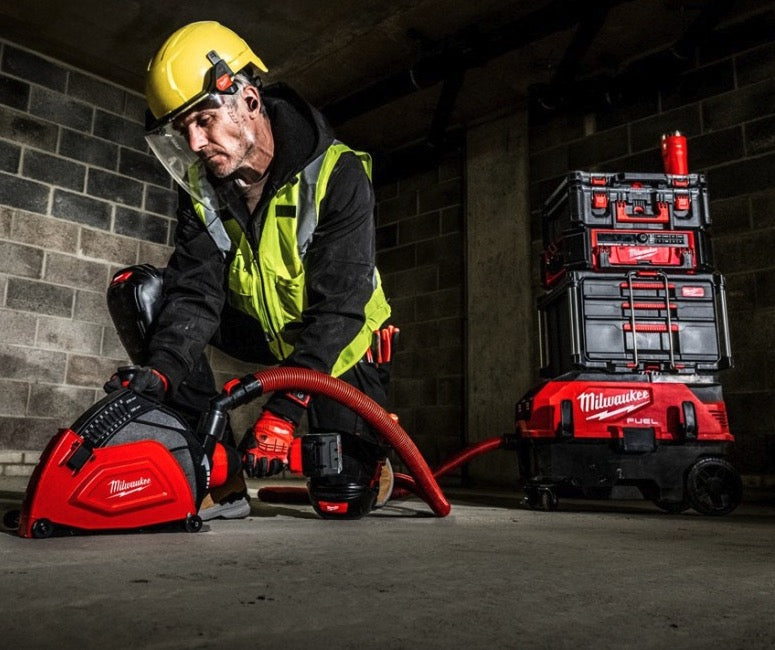 Milwaukee M18 ONEF2VC34M-0 - Aspiratore a batteria 18V o filo solidi/liquidi in classe M con doppia batteria e VacLink
