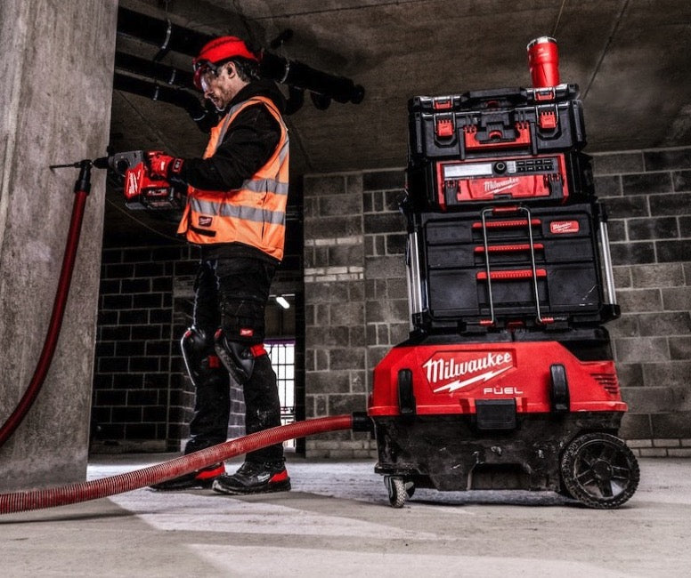 Milwaukee M18 ONEF2VC34M-0 - Aspiratore a batteria 18V o filo solidi/liquidi in classe M con doppia batteria e VacLink