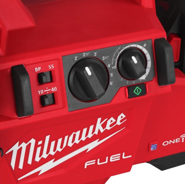 Milwaukee M18 FRGRO114-0C - Scanalatrice a rullo a batteria 18V per tubazioni - solo corpo in valigetta 