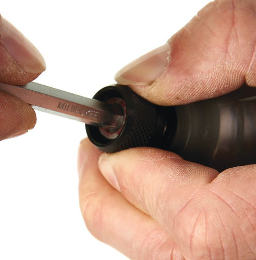 Milwaukee M12 FQID-202X Avvitatore ad impulsi silenzioso ¼″ FUEL 12v , con n.2 batterie - 1 caricabatterie - 1 valigia