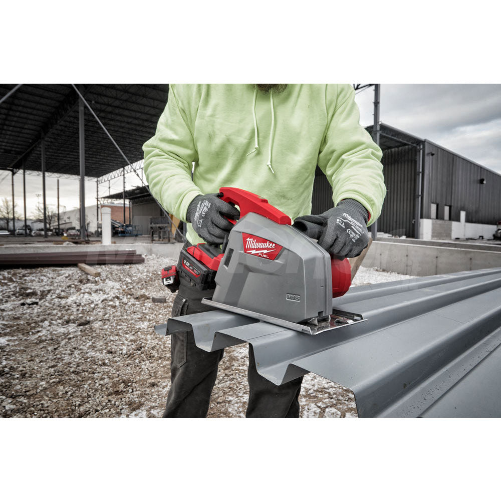 Milwaukee M18 FMCS66-121C Fuel - Sega circolare a batteria per metalli 66mm TAGLIO LAMIERA